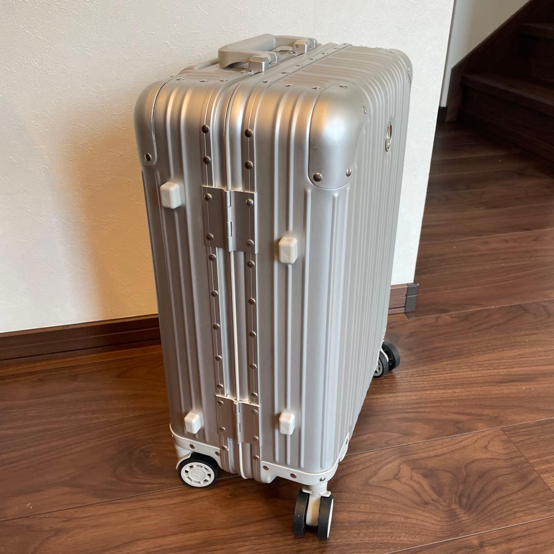 ベンツ⚪︎新品⚪︎シルバーキャリーケース 32リットル　カバー付き