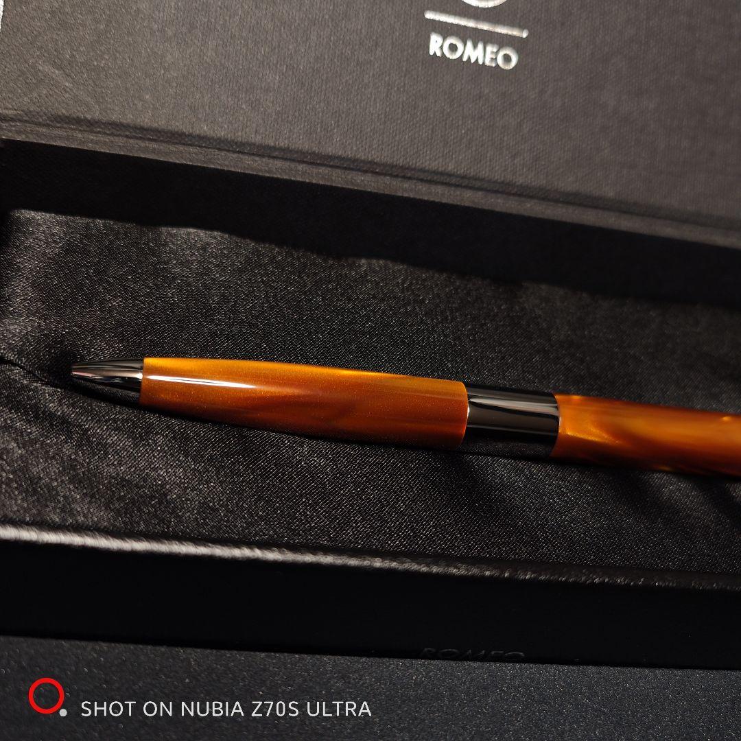 伊東屋 ロメオ no.3 イタリアンアンバー 太軸 イージーフロー青リフィル付き