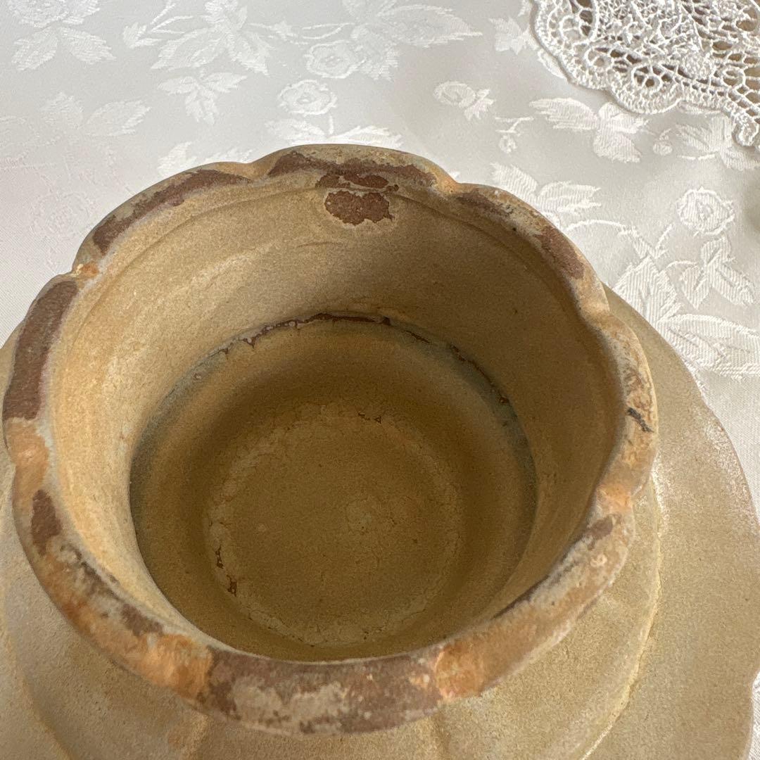 高麗 青磁象嵌陽刻菊花文輪花形　高麗青磁盃台　盞托　骨董品