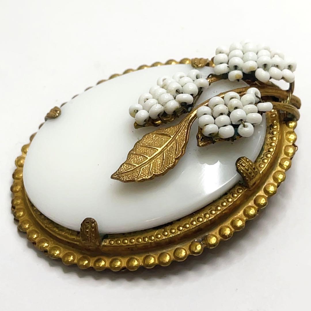 アンティークレア ミリアムハスケル ミルクガラス×ゴールド ブドウ ブローチ