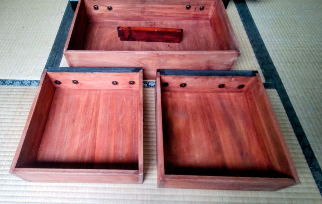 「大切に保管していました」伝統的な日本の木製タンス