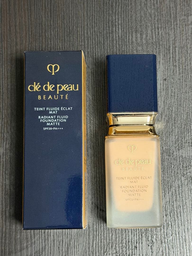 クレドポーボーテ タンフリュイドエクラ マット　オークル20 新品同様