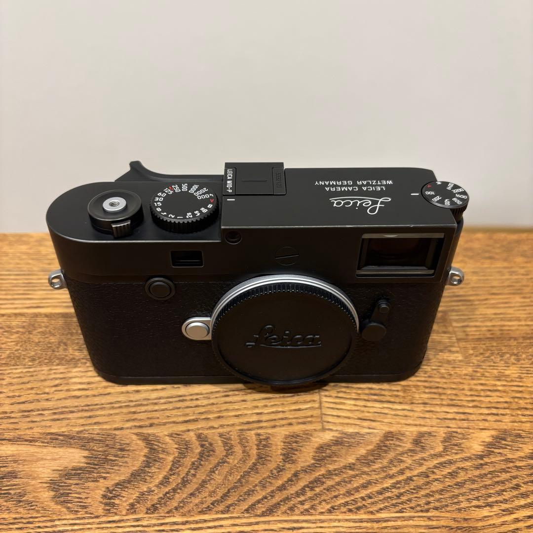 M10-P ボディ + 純正サムレスト 予備バッテリー付属