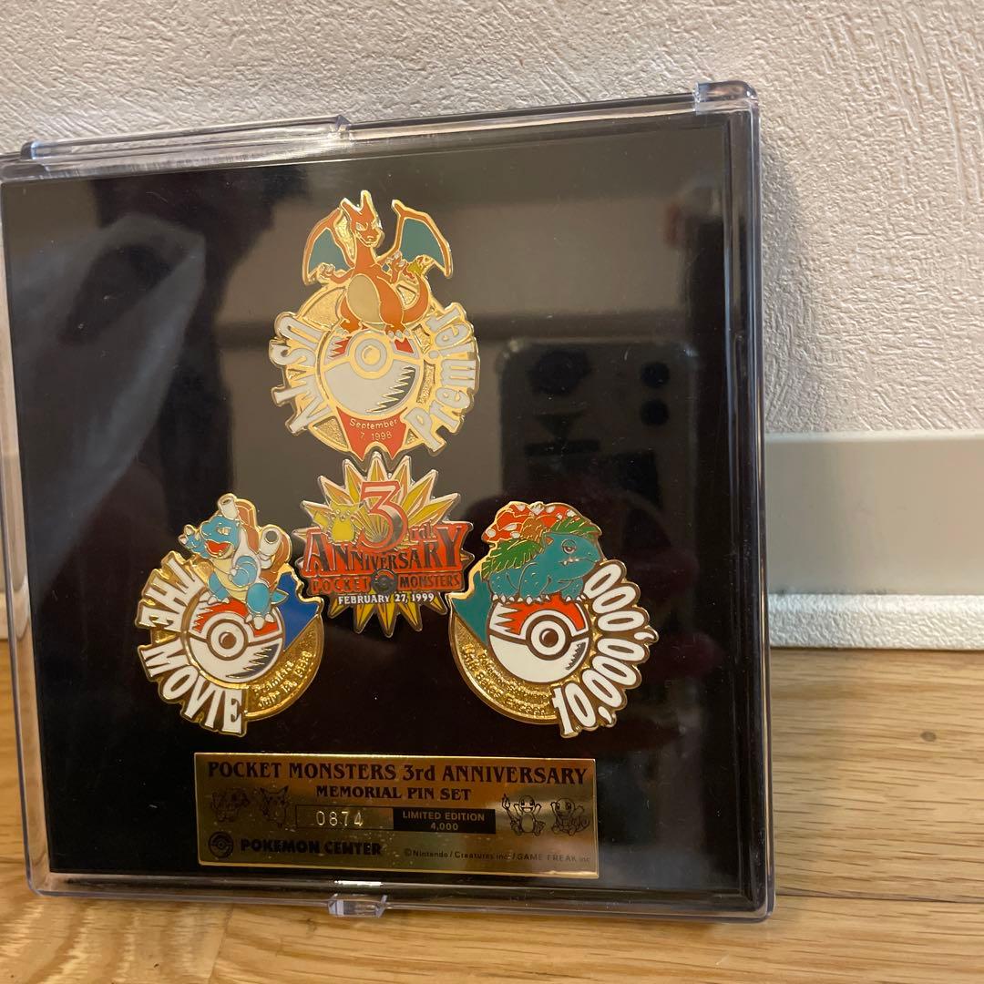 ポケモンセンター東京　3周年記念ピンバッジ &ポケモンミレニアムバッジ