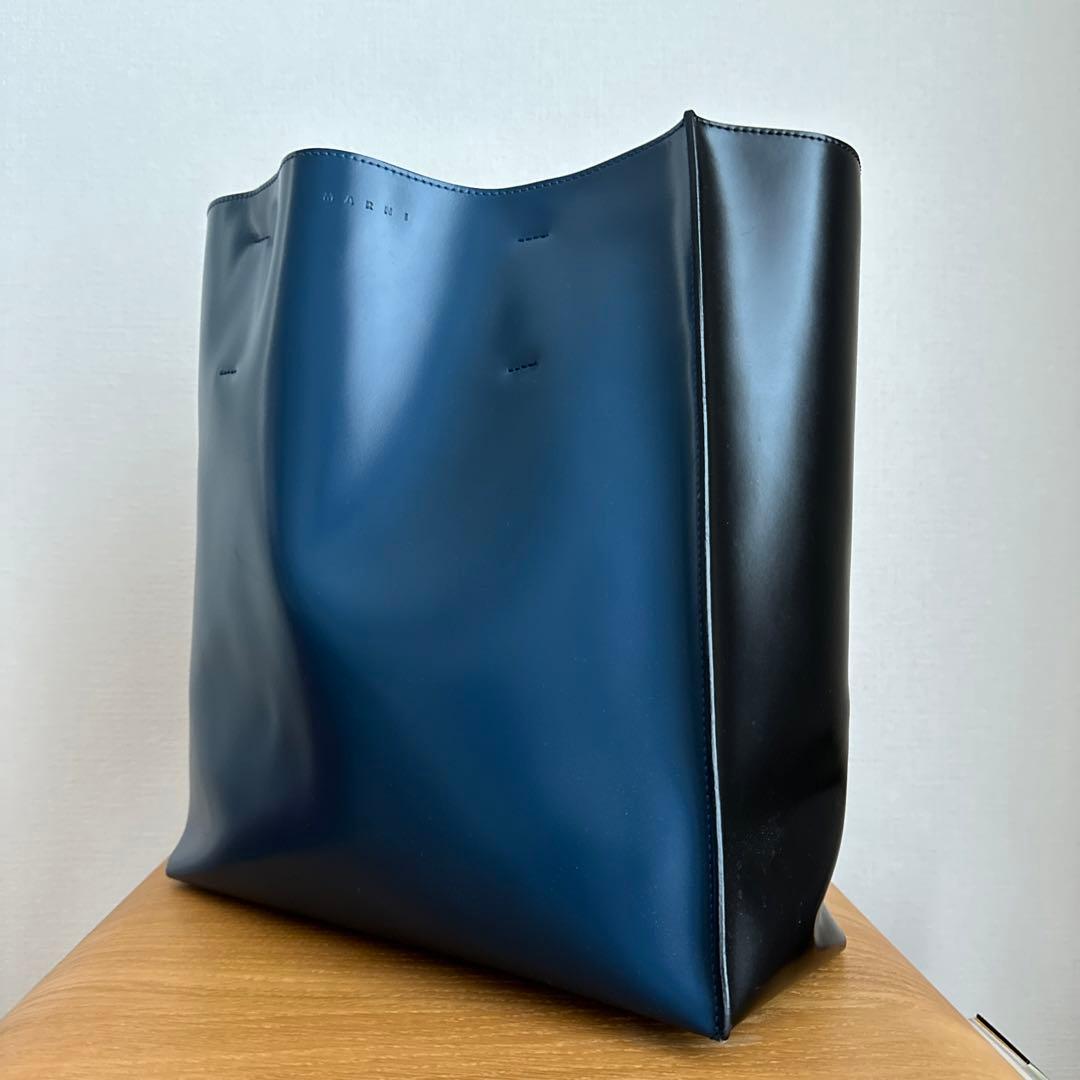 MARNI MUSEO ネイビー レザートートバッグ