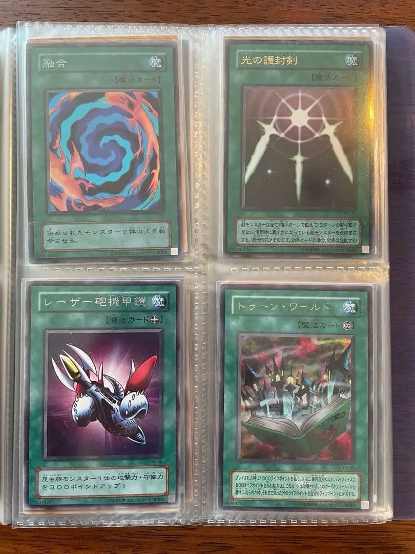 遊戯王カード74枚まとめ売り　ブルーアイズ　ブラックマジシャン　レッドアイズ