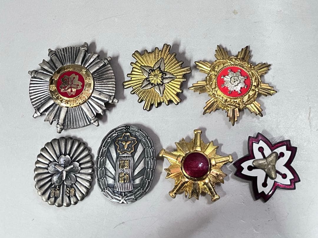 E642 勲章 消防 バッジ 功労章 記念章 記章 ２０点セット 記念品