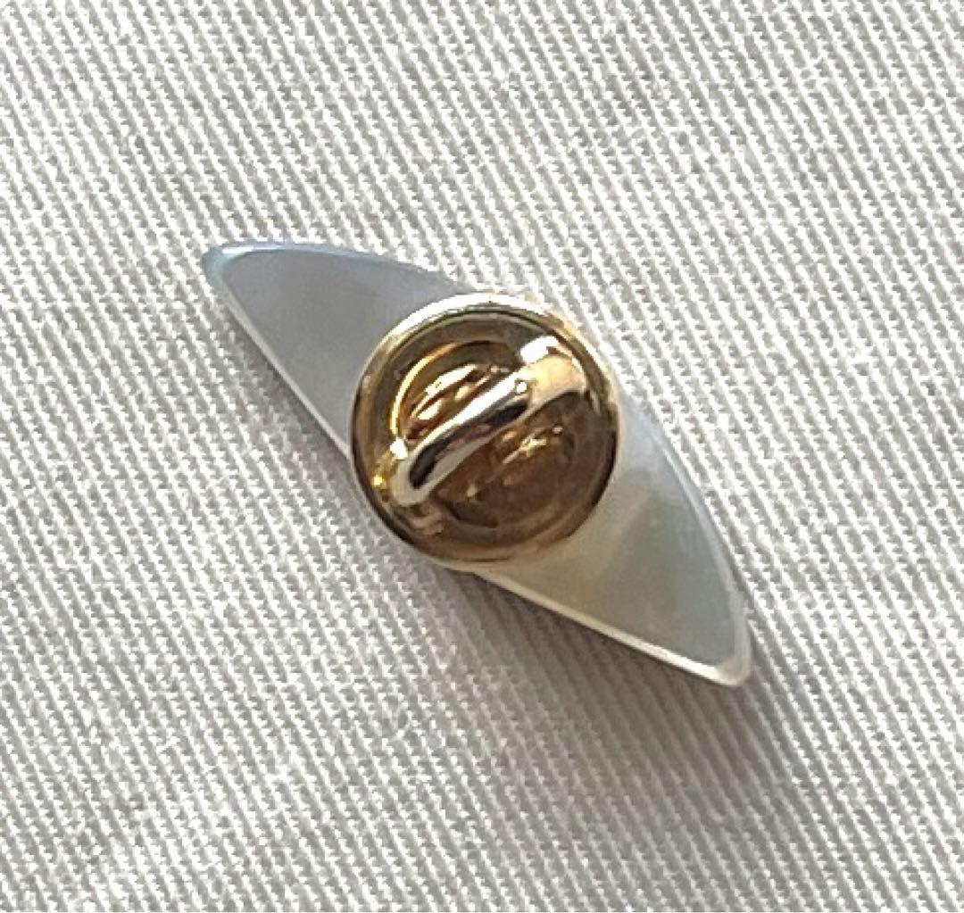 Classic Ko ピンブローチ　ブラウス