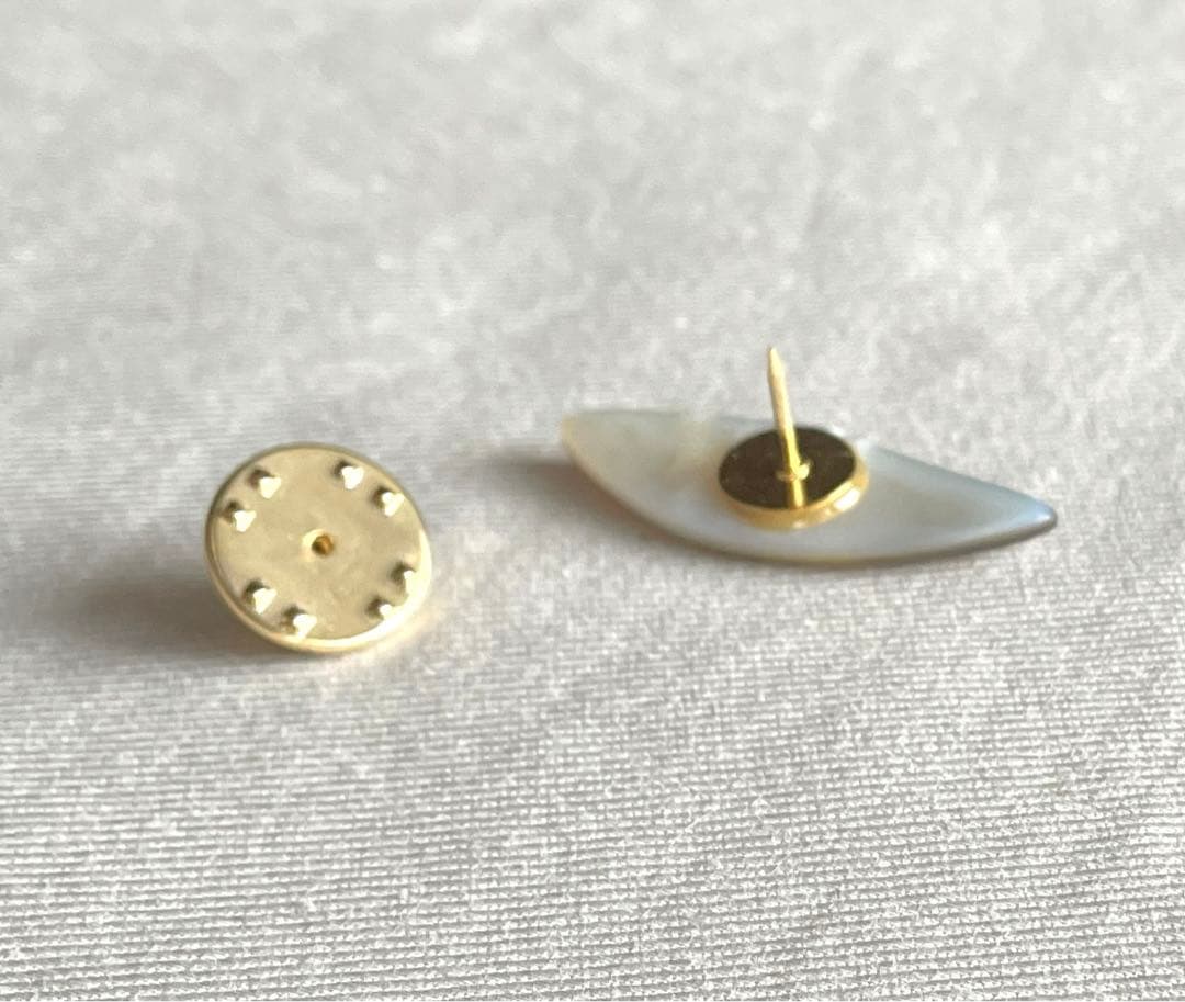 Classic Ko ピンブローチ　ブラウス