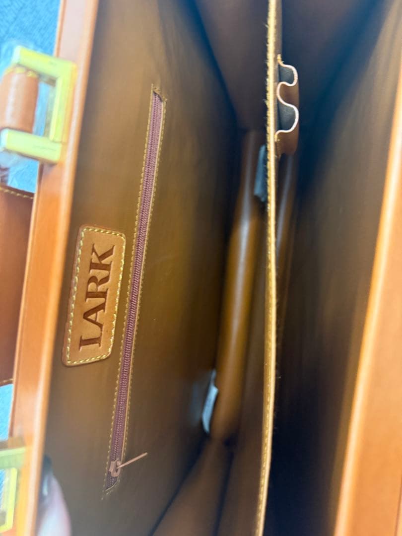 非売品　鍵付き　ラーク　ダレスバッグ　A4収納可　レザー　ブラウン