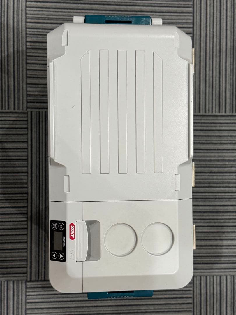 マキタ充電式保冷温庫CW001G