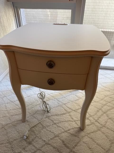 【美品】カンティーニュ　ナイトテーブル（フットライト付き）