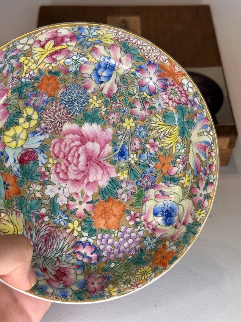 希少品 中国大清乾隆年製 百花不落地小皿 金彩満彩絵 盘口金彩 有銘 共箱共布