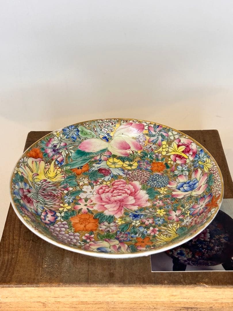 希少品 中国大清乾隆年製 百花不落地小皿 金彩満彩絵 盘口金彩 有銘 共箱共布
