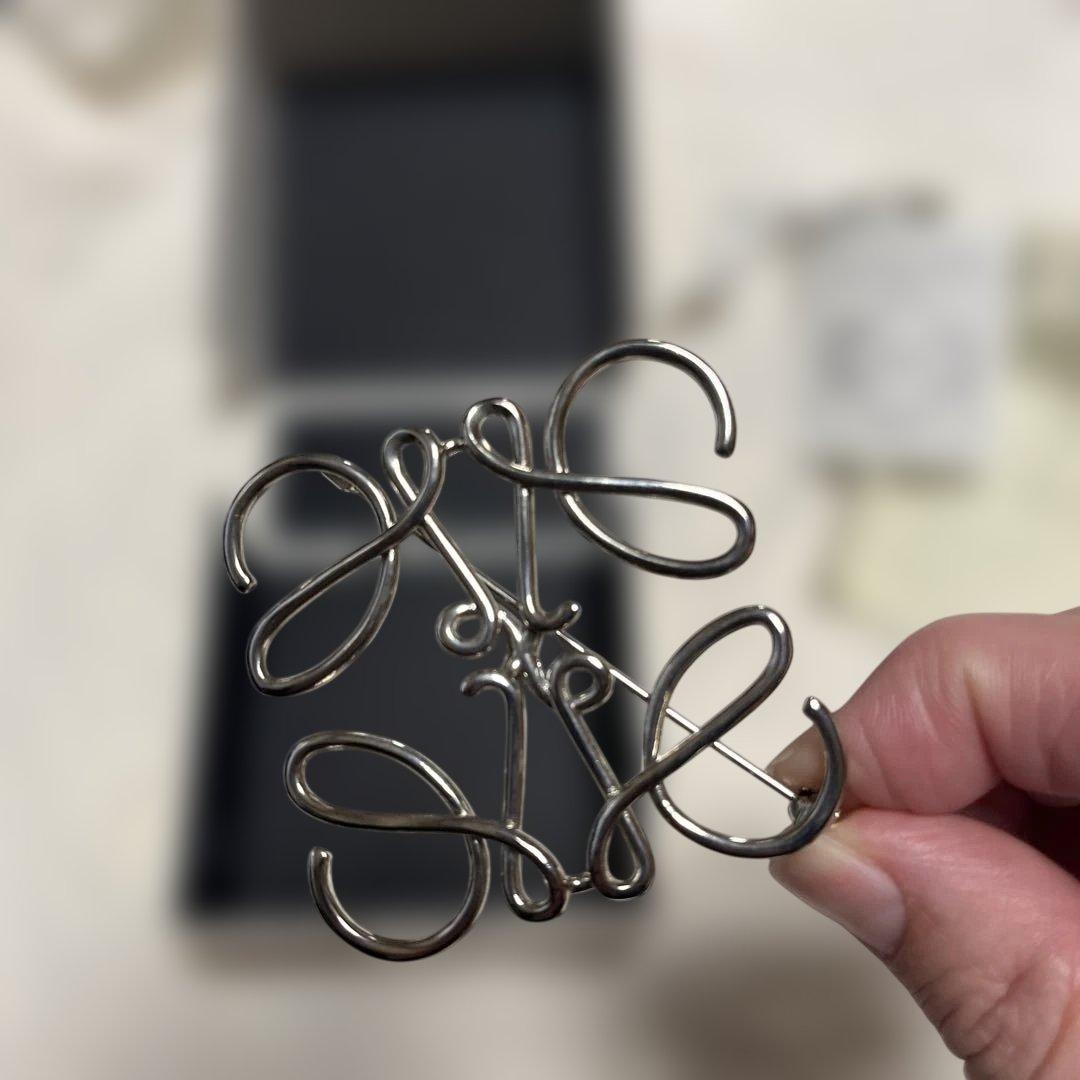 LOEWE ロエベ アナグラム ブローチ シルバー