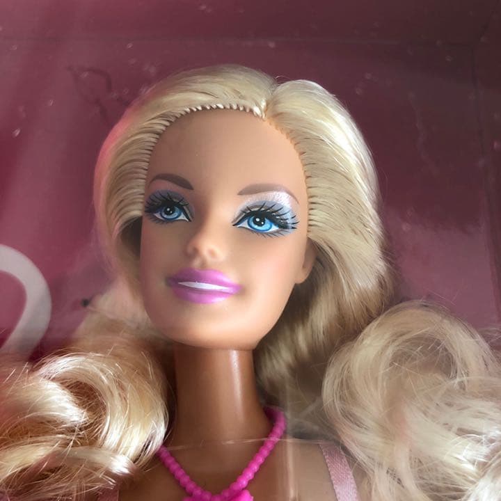 新品。アメリカで購入、バービー人形。イースター2012年。かわいい綺麗❤️