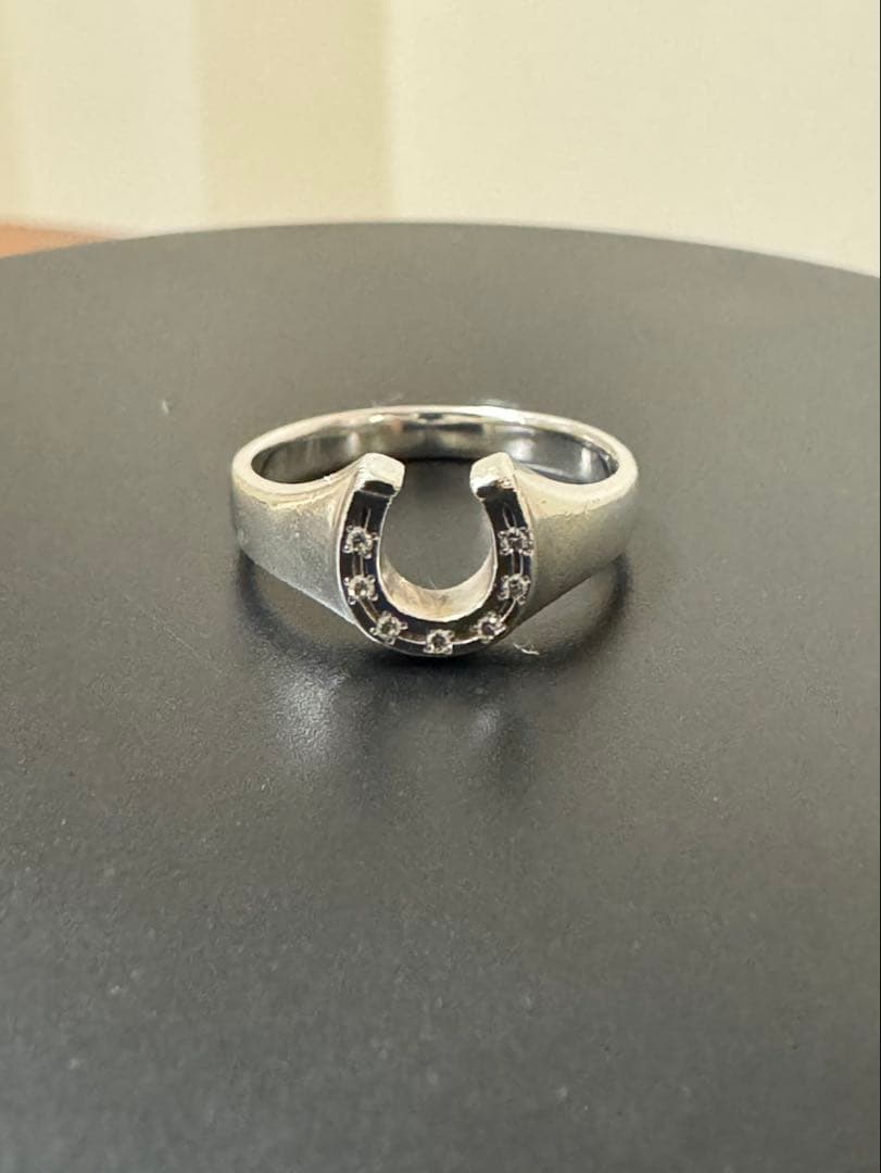 シルバー U字型リング ストーン付き