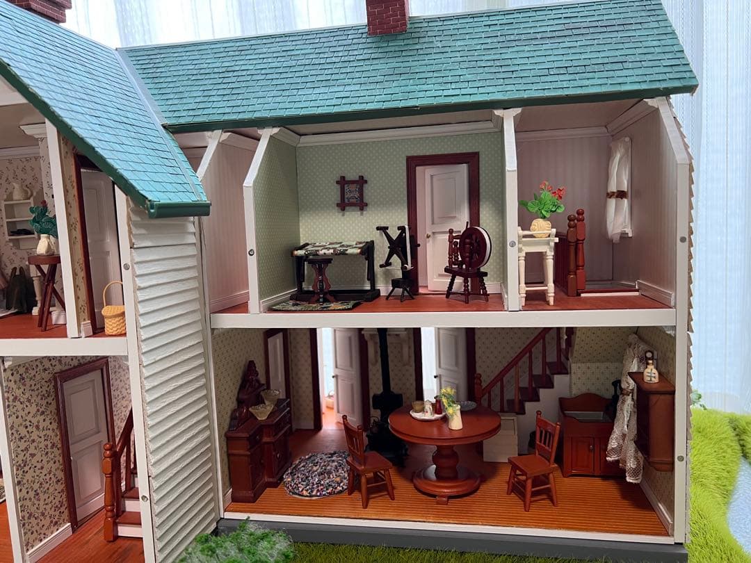 ①赤毛のアンの家　ドールハウス　完成品（家）
