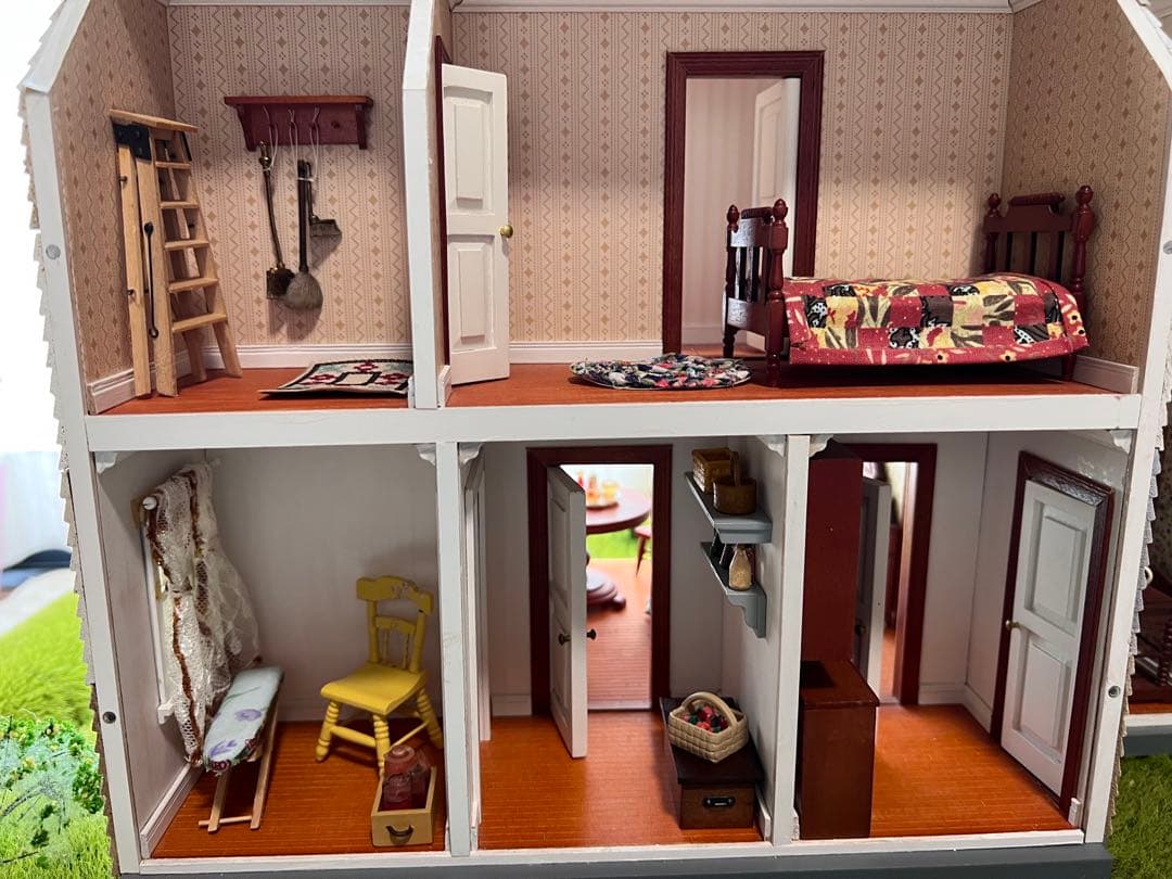 ①赤毛のアンの家　ドールハウス　完成品（家）