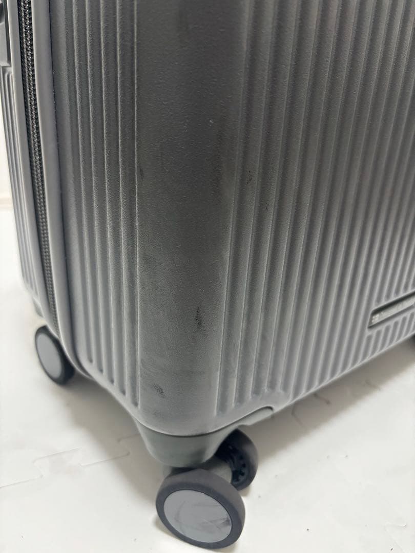 イノベーターグレーキャリーケース