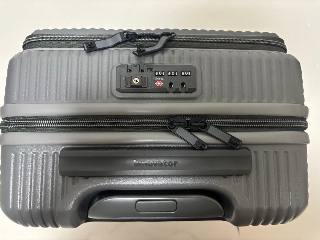 イノベーターグレーキャリーケース