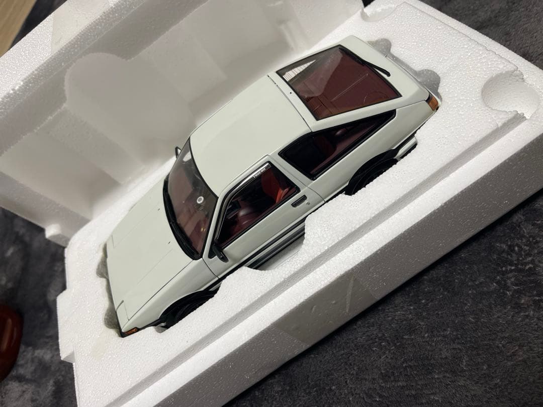 AUTOart 1/18　トヨタ スプリンター トレノ (AE86) 頭文字 D