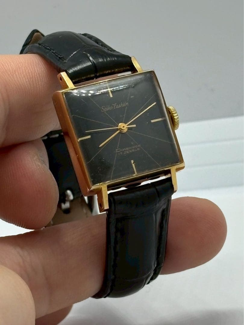 SEIKO セイコー　腕時計　tank スクエア　手巻き　ブラック　ゴールド