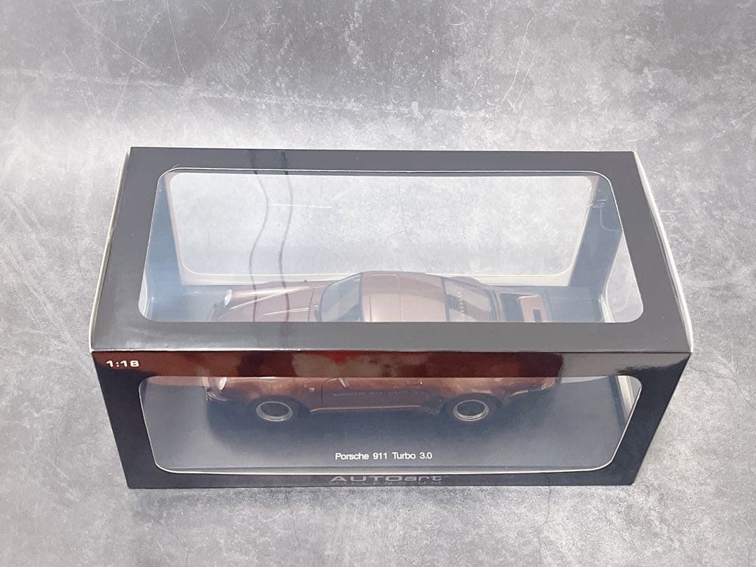 1/18 AUTOart ポルシェ 911 (930) 3.0 ターボ