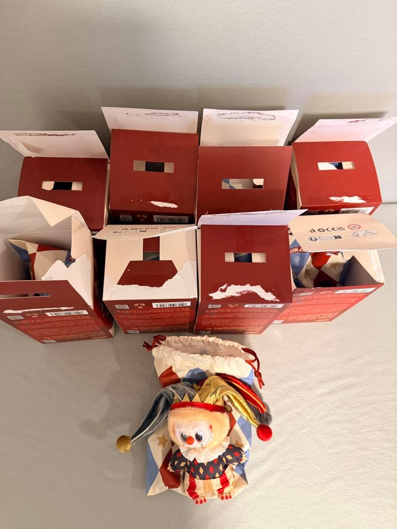 ラブブ　WHY SO SERIOUS POP MART