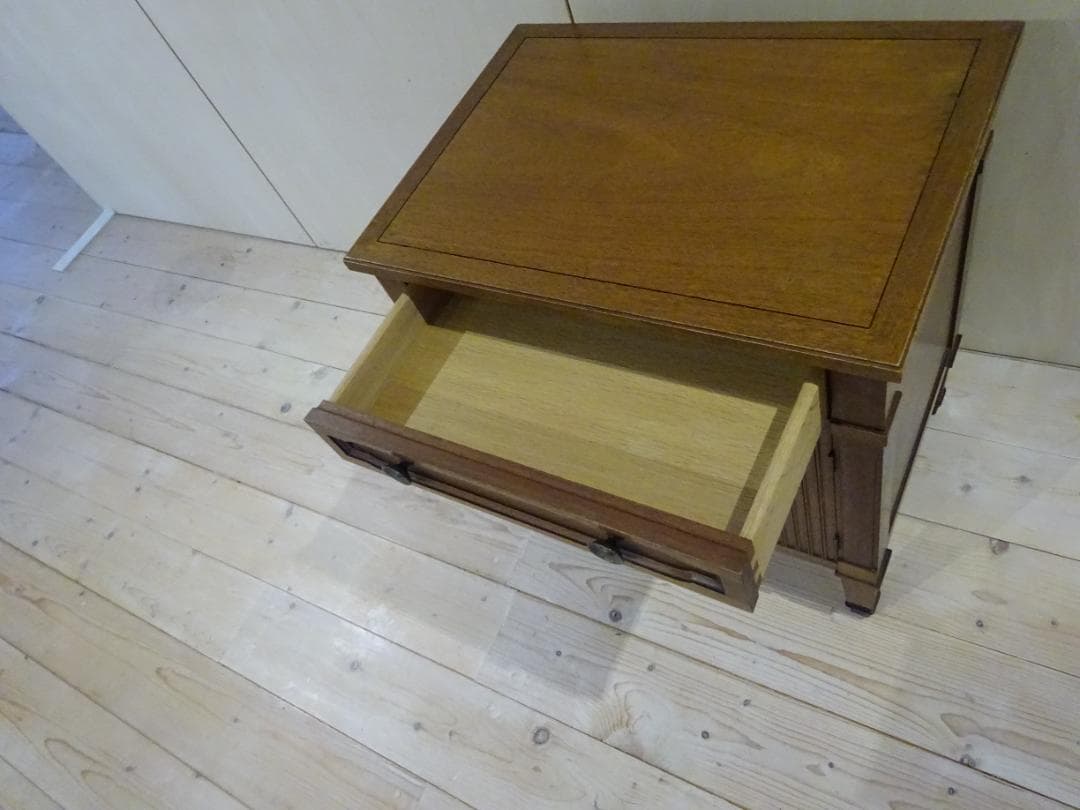 七海　ドレクセルヘリテイジ　トライユン　サイドテーブル　ナイトテーブル