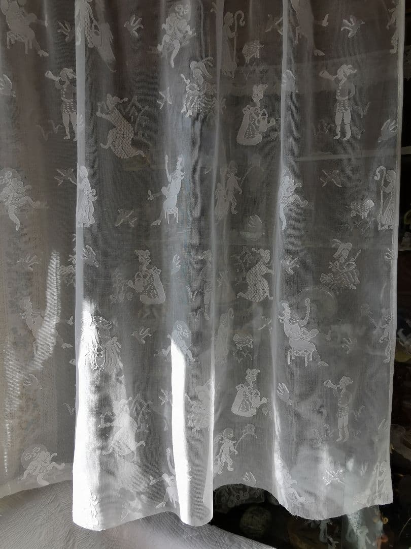 アンティーク お伽話 童話マドラスレースカーテンパネル ナーサリーライム 花更紗