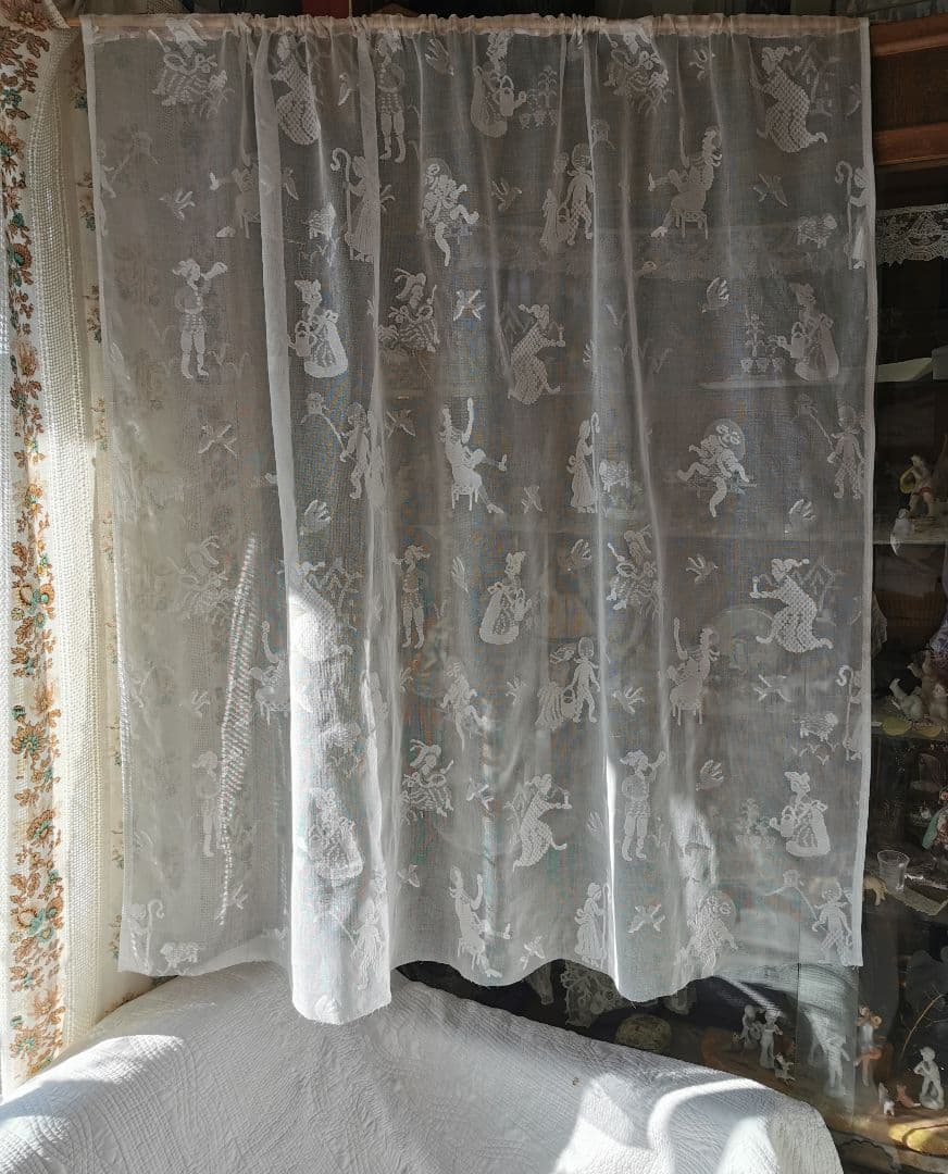 アンティーク お伽話 童話マドラスレースカーテンパネル ナーサリーライム 花更紗