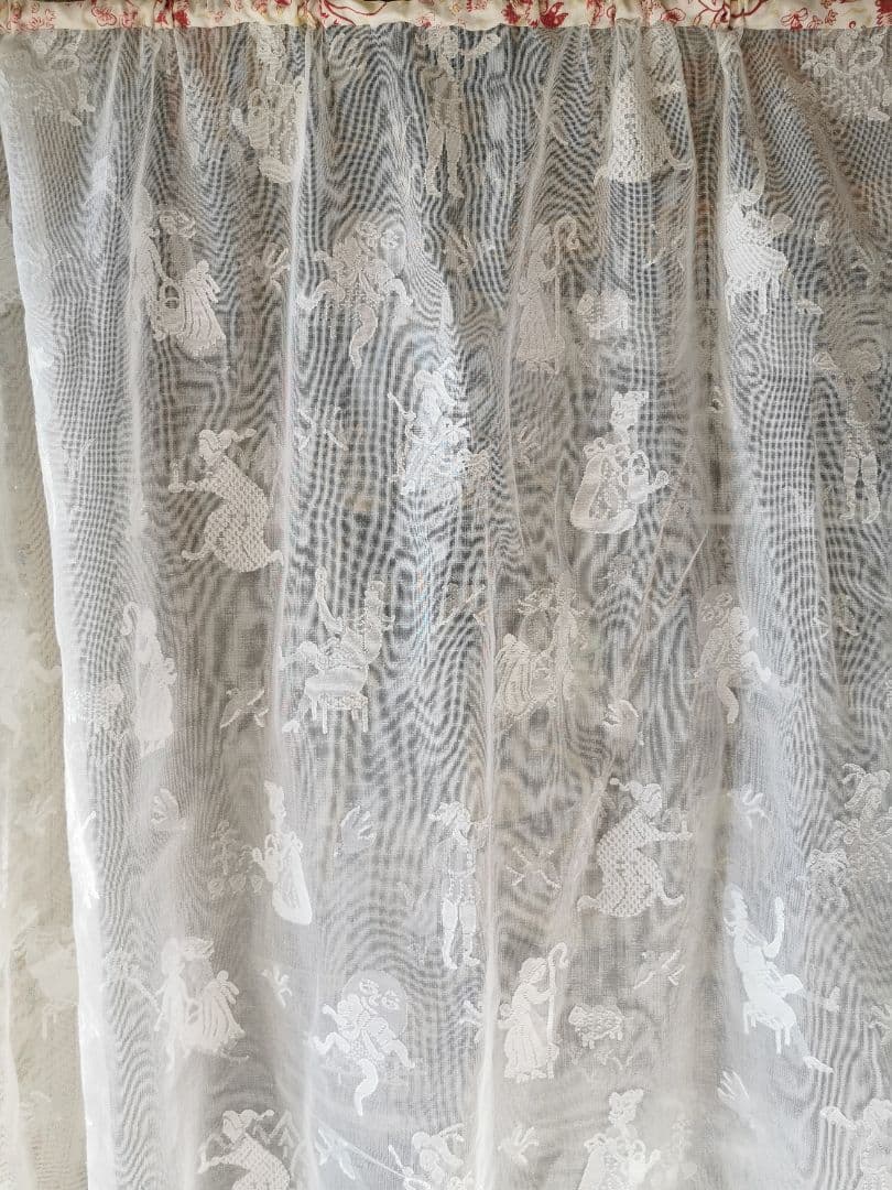 アンティーク お伽話 童話マドラスレースカーテンパネル ナーサリーライム 花更紗