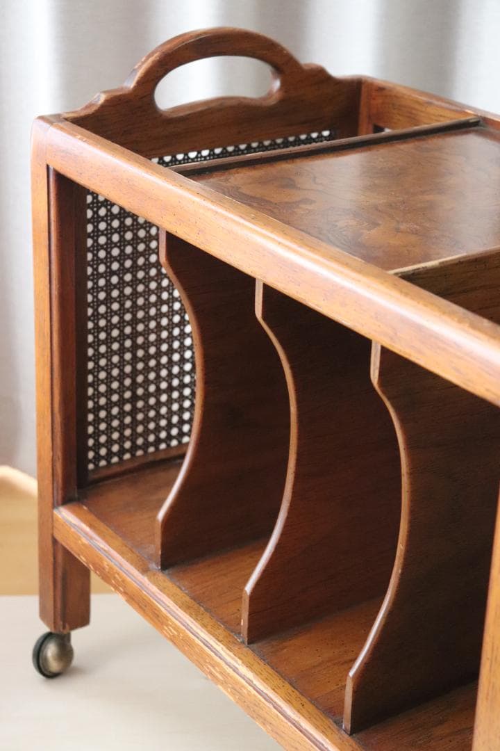 木製　マガジンラック サイドテーブル　キャスター付き