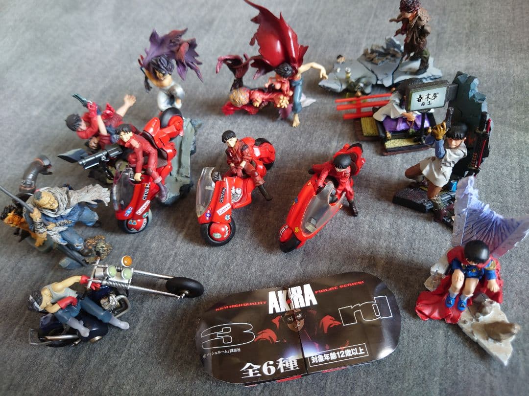 AKIRAフィギュア13種