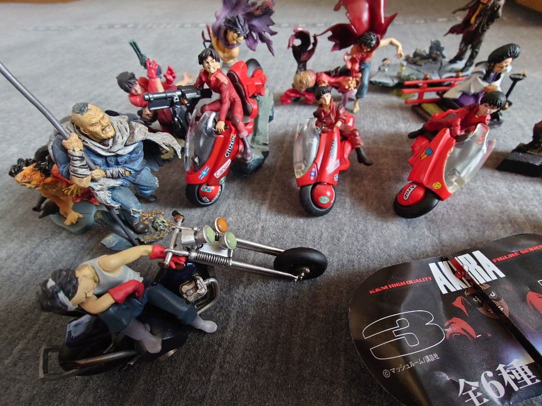 AKIRAフィギュア13種