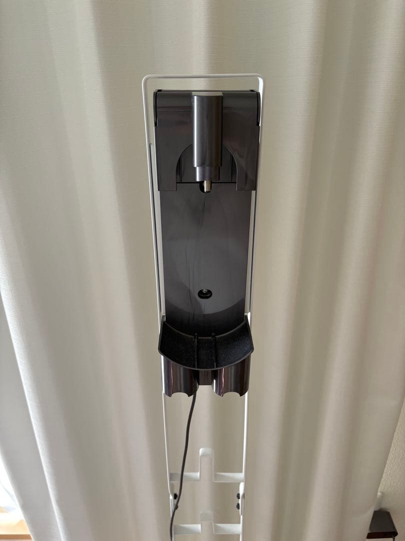 ダイソンv7fluffy originコードレスクリーナー　スタンドセット