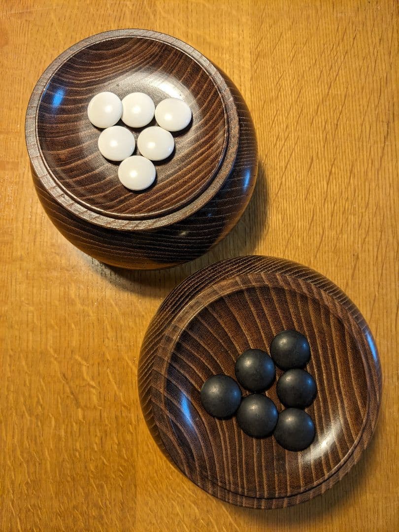 囲碁セット 4寸　脚付き　へそ付き　 蛤石　那智黒　碁笥セット