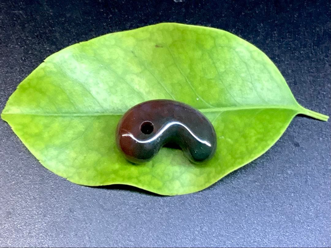 50年前の伊勢青石 コレクション　赤茶【ヘマタイト】　レア勾玉鑑別書無しの安価‼️