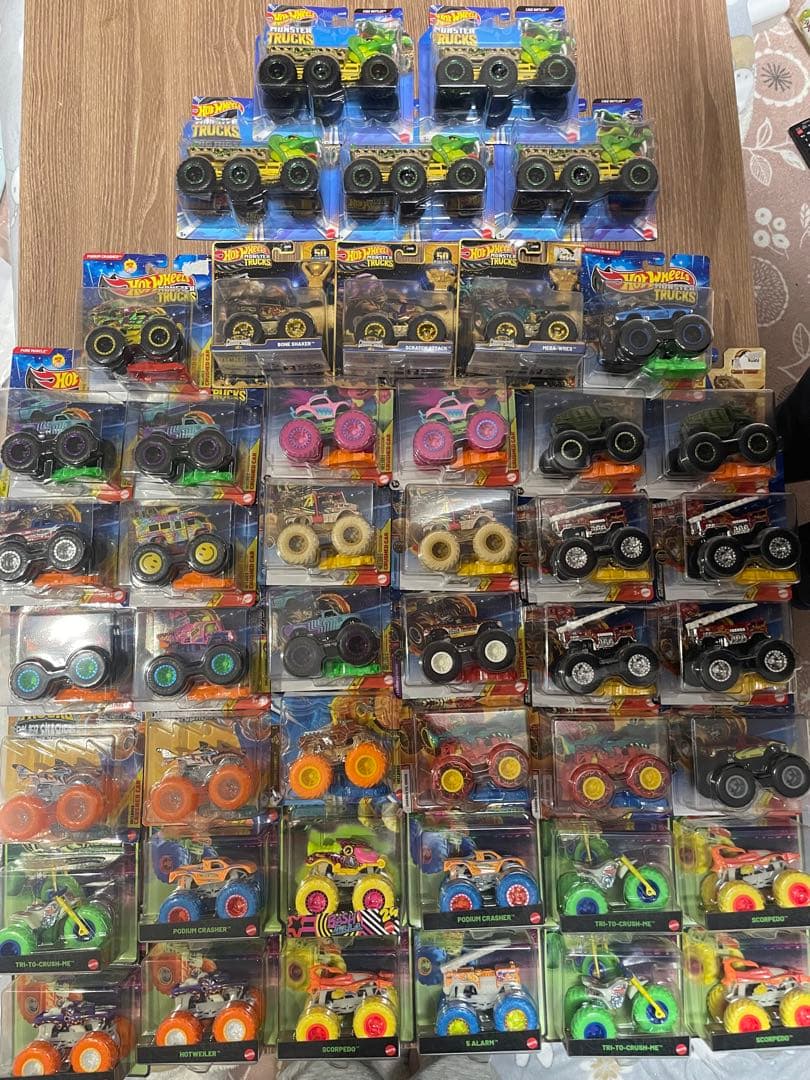 ホットウィール　モンスタートラック　未開封品　16台　まとめ売り　バラ売り可