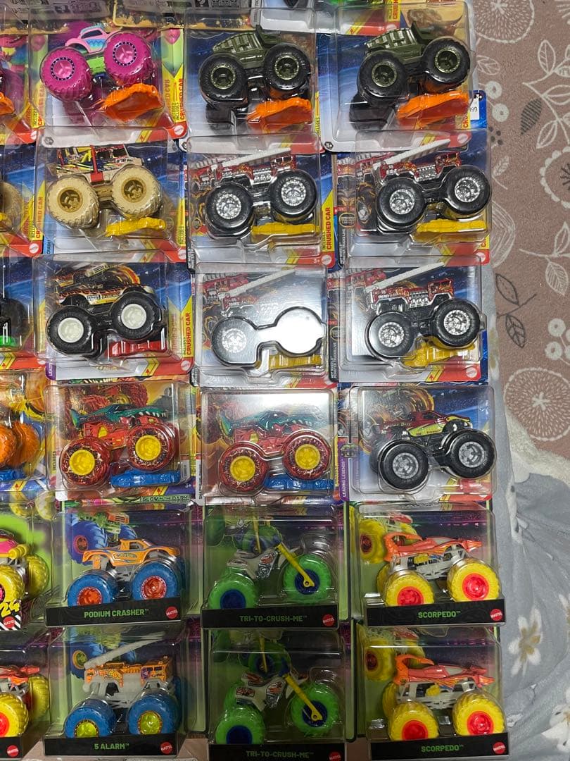 ホットウィール　モンスタートラック　未開封品　16台　まとめ売り　バラ売り可