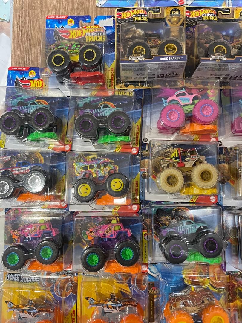 ホットウィール　モンスタートラック　未開封品　16台　まとめ売り　バラ売り可