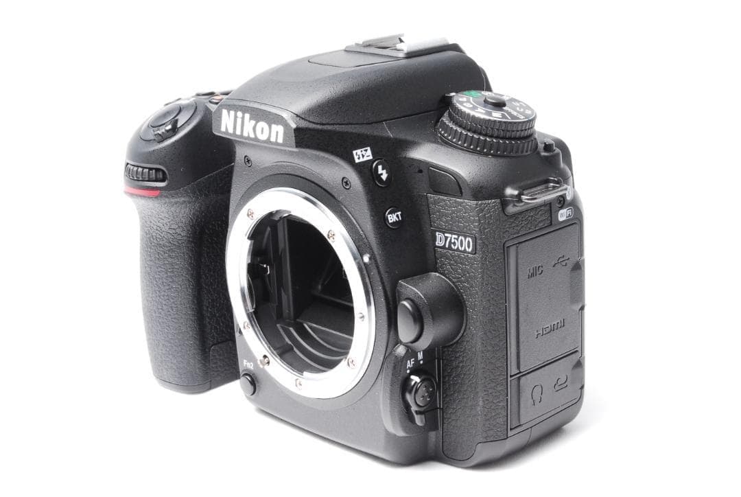 Nikon D7500 Wレンズ 300mm望遠レンズ付き Wi-Fi転送可能