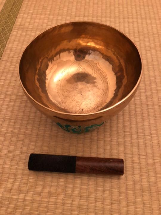 ヨガやヒーリングに手打ちシンギングボウル22cm 宝蔵神