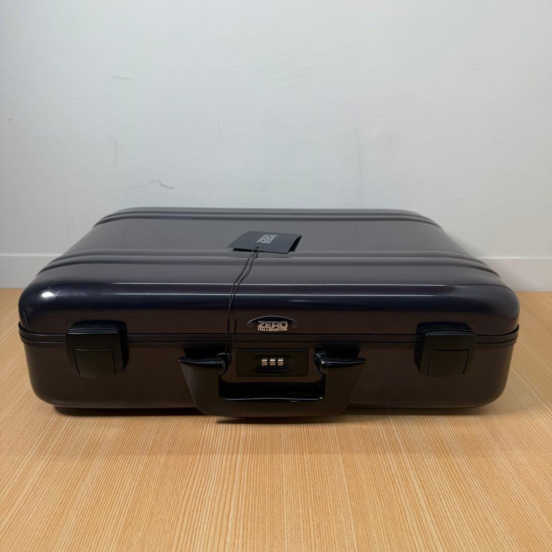 ZERO HALLIBURTON アタッシュケース　紺色　ゼロハリバートン