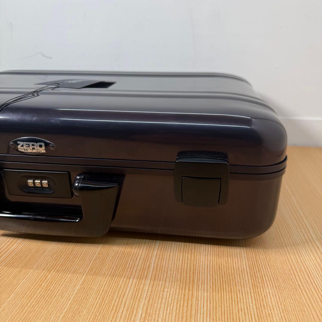 ZERO HALLIBURTON アタッシュケース　紺色　ゼロハリバートン