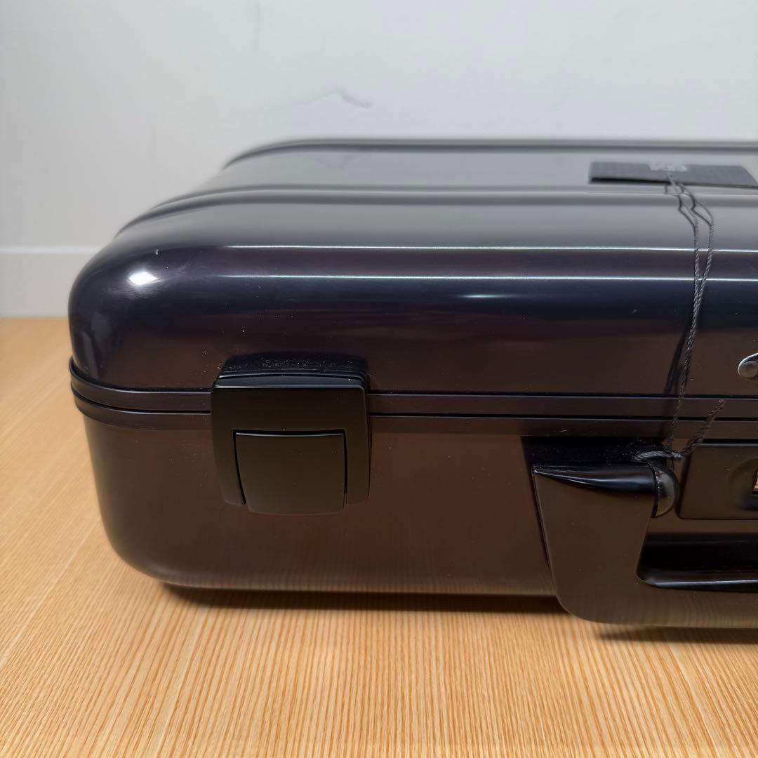 ZERO HALLIBURTON アタッシュケース　紺色　ゼロハリバートン