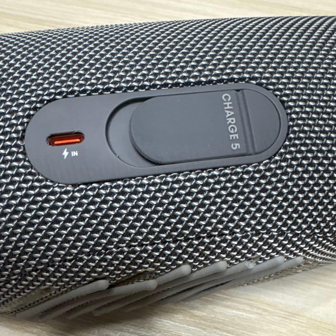 JBL charge5 グレー　ゴム部分の一部欠け以外は超美品