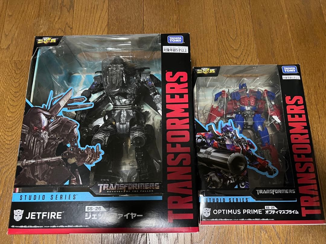 トランスフォーマー　スタジオシリーズ　オプティマス、ジェットファイヤーセット