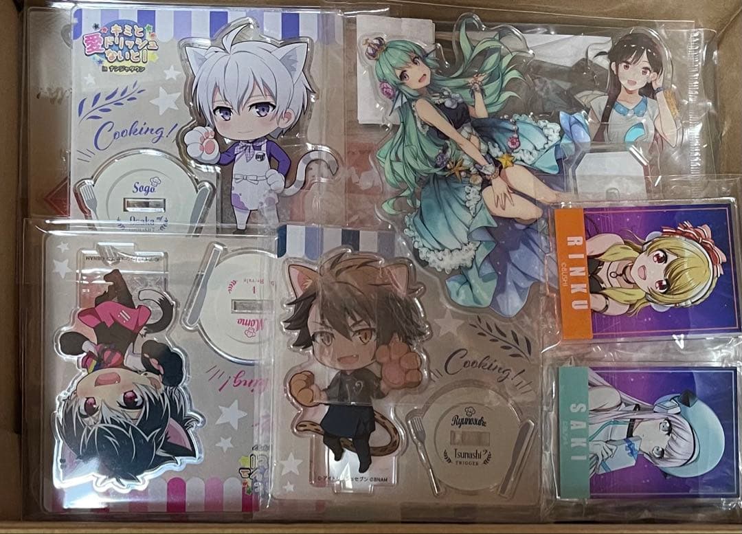 アニメグッズ　アクリルスタンドのみ　まとめ売り　80個以上　一箱限定